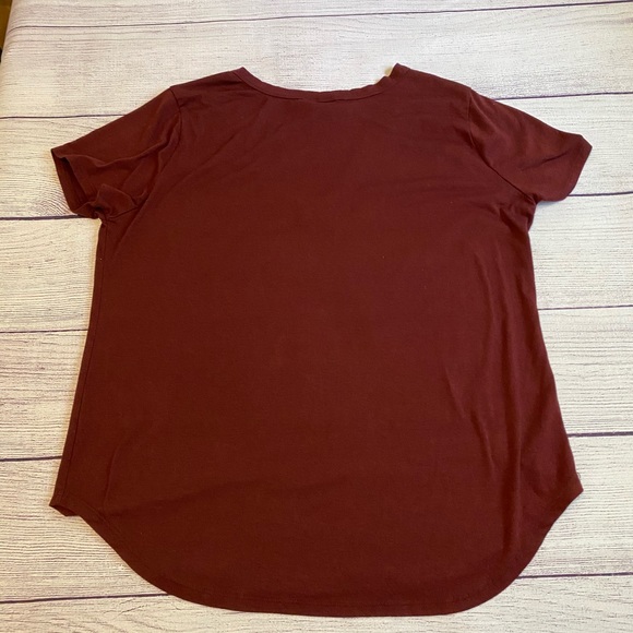 Burgundy Vneck tee - Picture 3 of 3